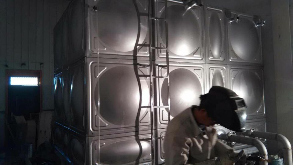 公司完成長春市一汽大眾不銹鋼水箱12噸1臺